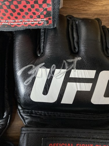 FORREST GRIFFIN SIGNED AUTO'D UFC OFFICIAL FIGHT GLOVES - Picture 5 of 6