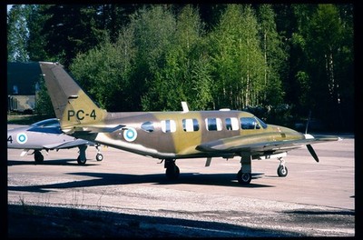 BD369 ORIGINAL K64 AIRCRAFT SLIDE: Finnish AFPiper PA-31-350 Chieftain PC-4