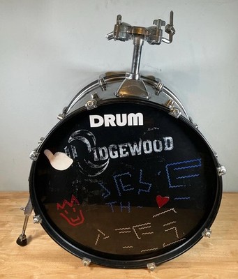 Ridgewood Bassdrum schwarz 22x18,5'' mit Doppelrack Tom Mount