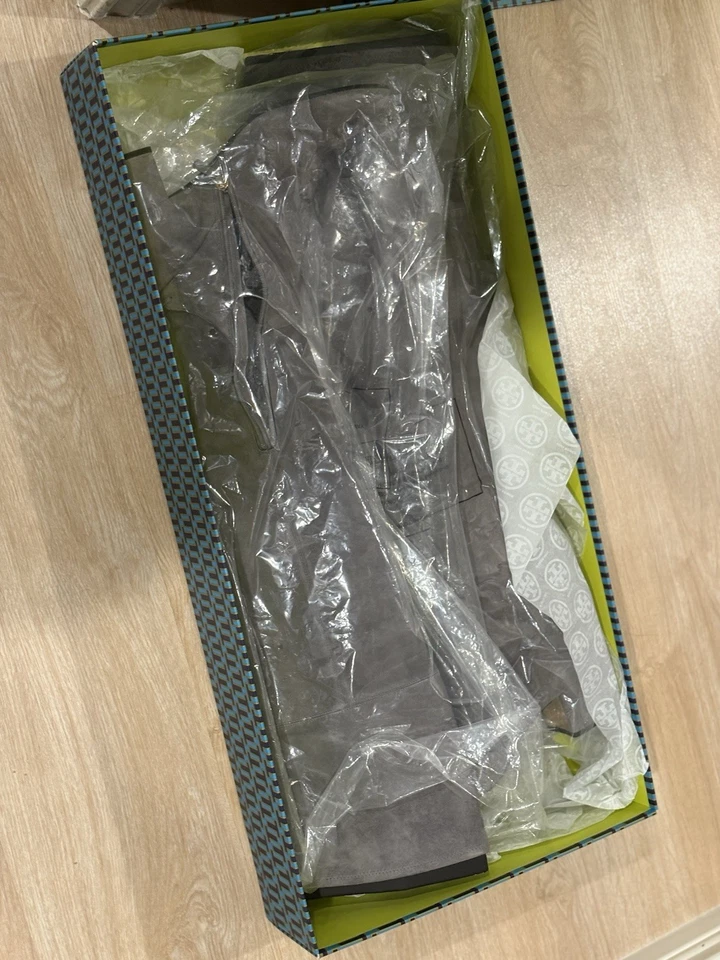 Botas hasta la rodilla Tory Burch talla 8,5 gris gamuza usadas 5 veces Foto 3 de 4