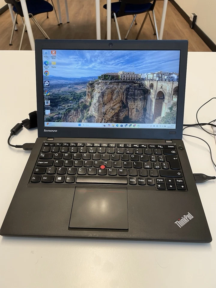 Lenovo ThinkPad X240 13,3" (512GB SSD, Intel Core i5, 1,90-2,50Ghz). - Immagine 3 di 3