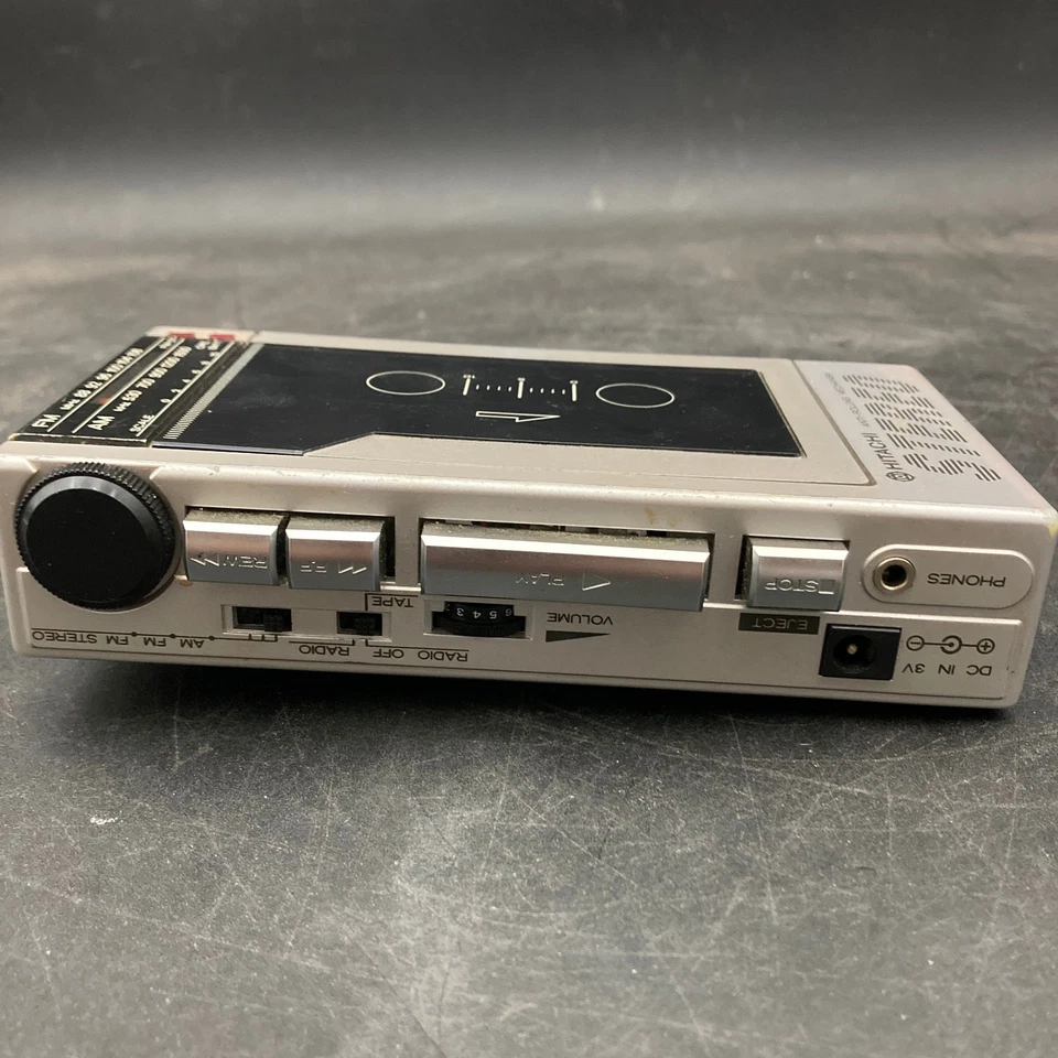 Reproductor de casete/am/amm Hitachi CP-200R de colección enciende necesita funcionar como está Foto 3 de 4
