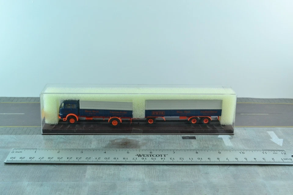 Brekina 84101 Old Timer Krupp LF980 Truck w/ Covered Trailer 1:87 HO Scale - Image 3 of 3