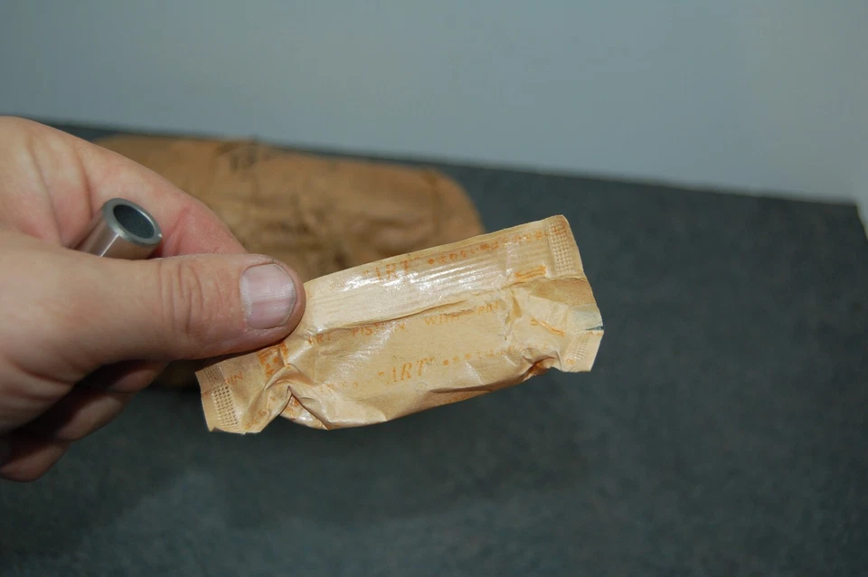 Nuevo de Lote Antiguo Original Suzuki 12151-18001 Pin de Pistón GS250T TS185 DF25 DF30 FÁBRICA OEM Foto 3 de 4