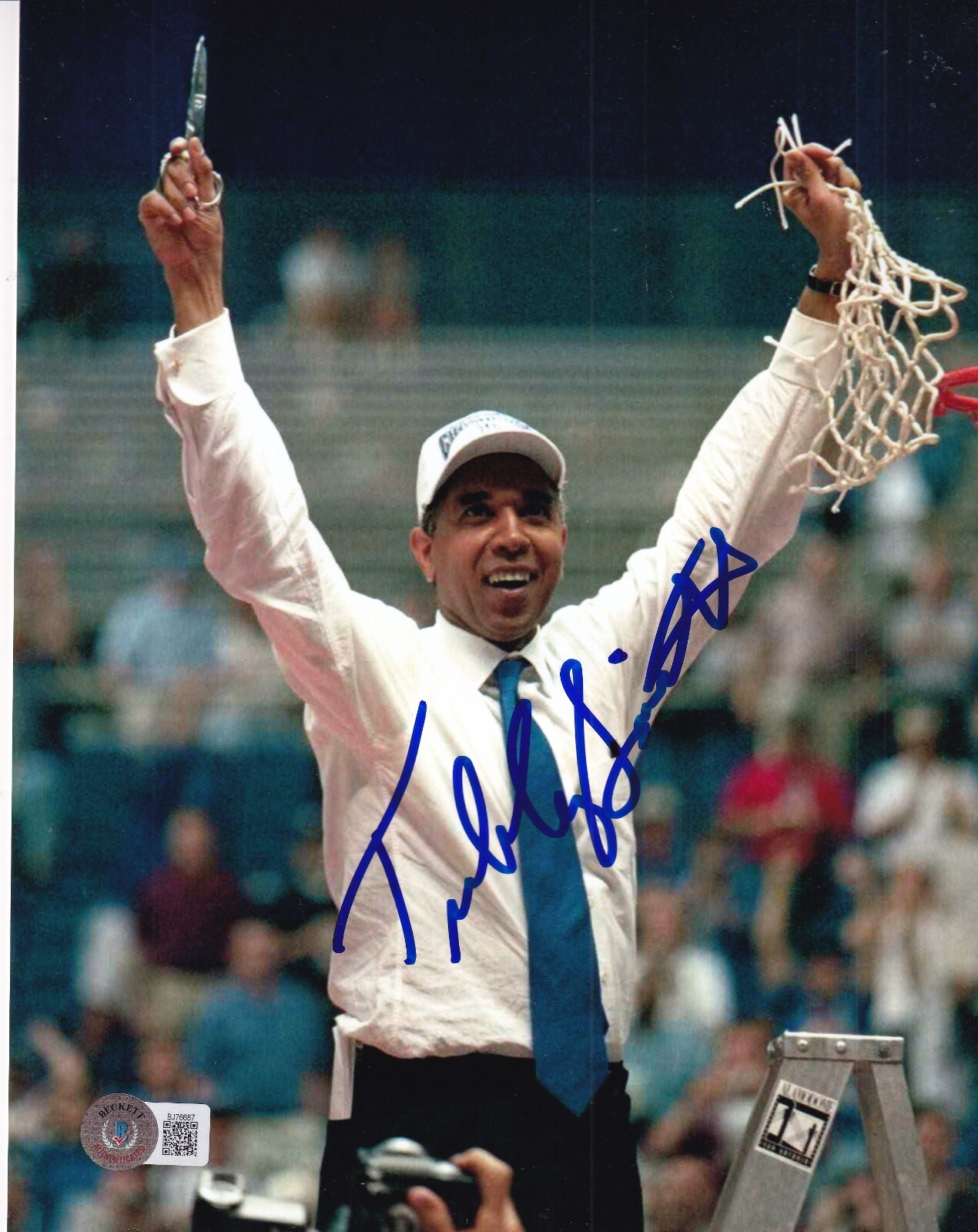 TUBBY SMITH signed (KENTUCKY WILDCATS) basketball 8X10 photo BECKETT BJ76687 