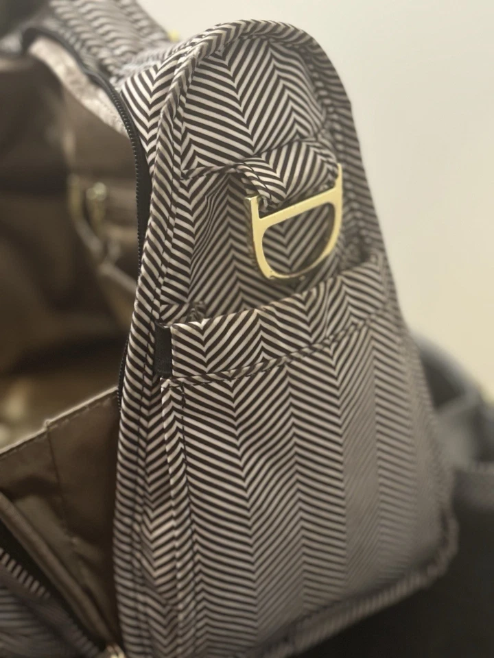 JuJuBe BFF Convertible Diaper Backpack Messenger Bag Memory Foam Chevron Black - Image 4 of 4