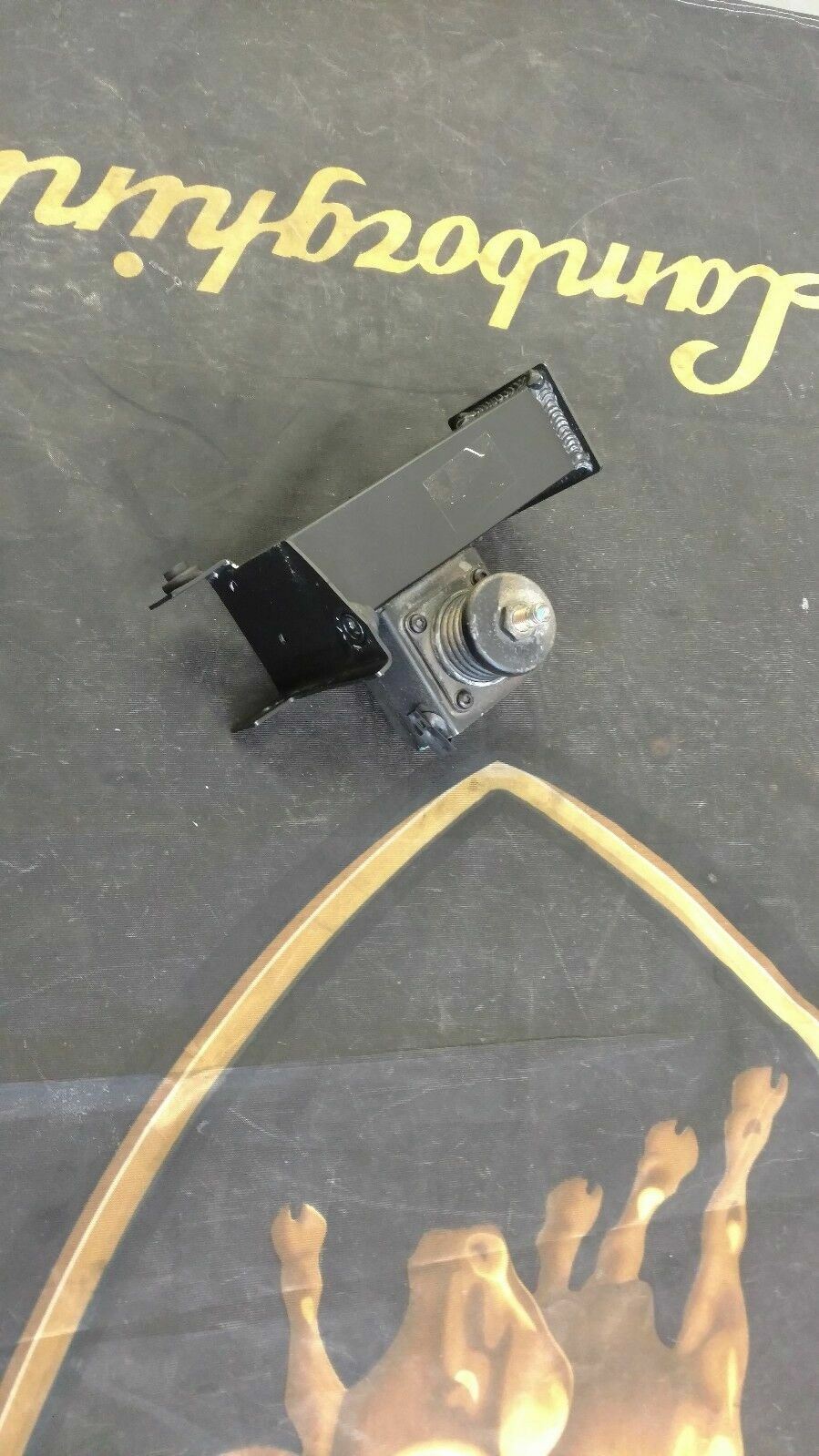 LAMBORGHINI GALLARDO REAR LEFT BUMPER EXHAUST MOUNTING BRACKET OEM 400813729