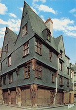 37 TOURS VIEILLE MAISON DU XVE SIECLE PLACE PLUMEREAU