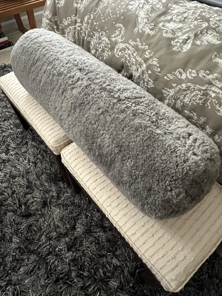 Almohada acolchada Pottery Barn Illya lana corta rizada piel de oveja color fósil nueva con etiquetas Foto 4 de 4