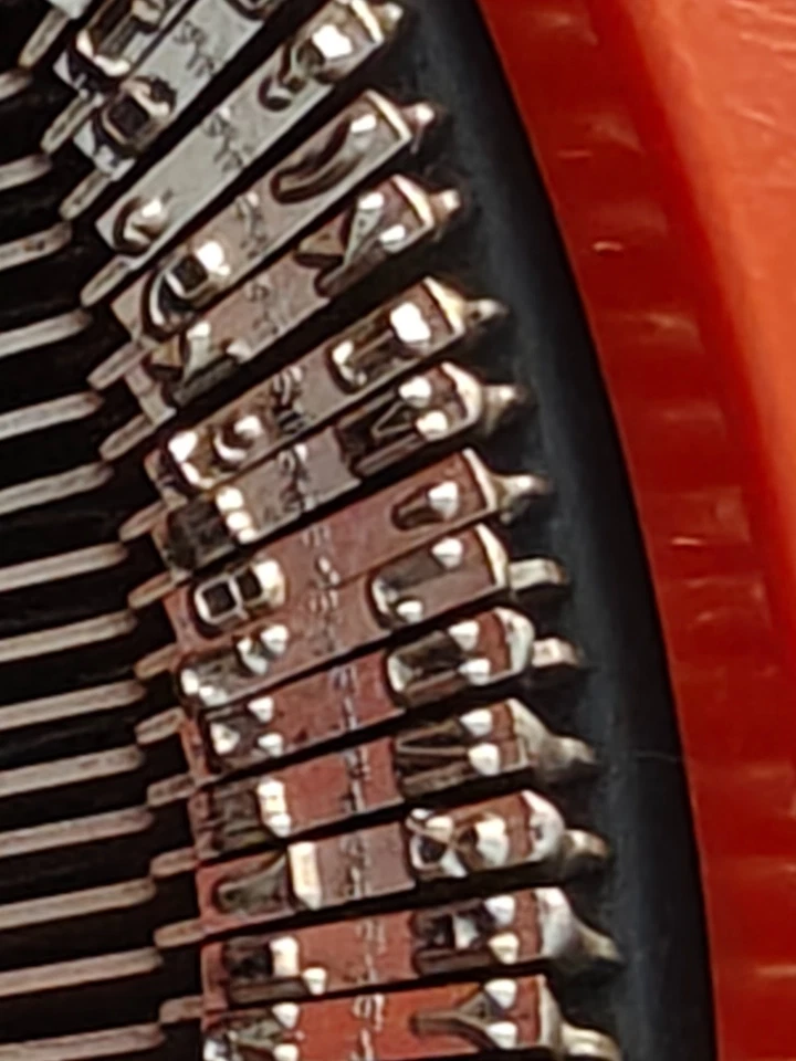 爱马仕婴儿类型 TECHNO PICA FONT. 西班牙布局。 1977 年巴西制造。 — 第 2/4 张图片