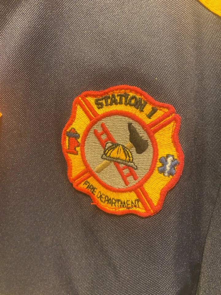 Disfraz de Bombero Gymboree Halloween - Chaqueta, Pantalones, Casco y Hacha Talla 7-8 Foto 3 de 4