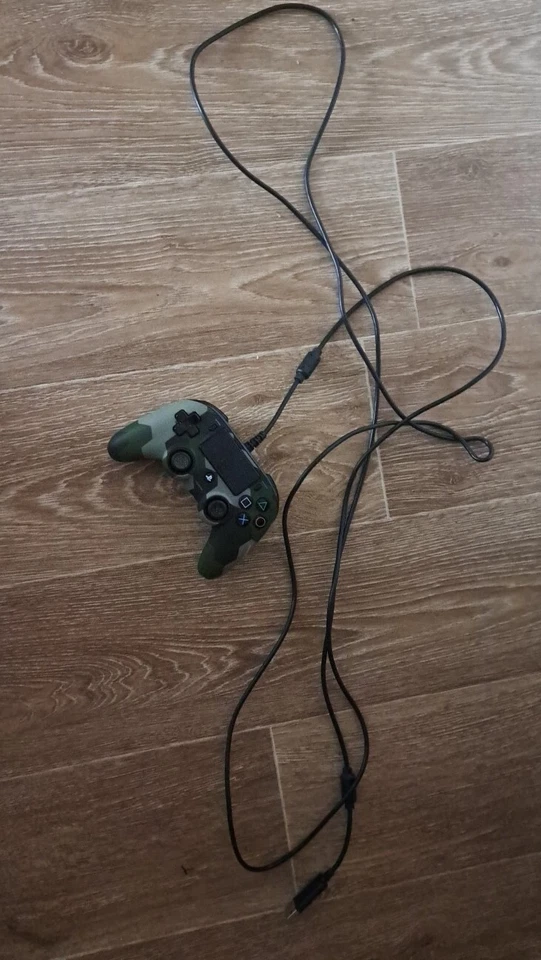 Sony PlayStation 4, Foto 1 von 2