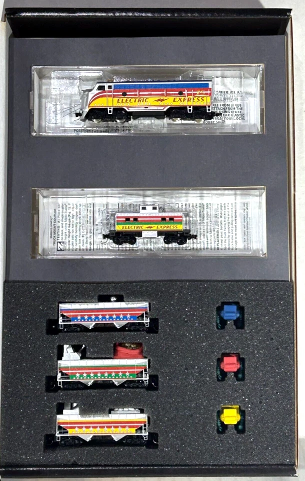 MICRO-TRAINS Z SCALE ROBOT CHRISTMAS TRAIN SET   99421100 - Image 2 of 4