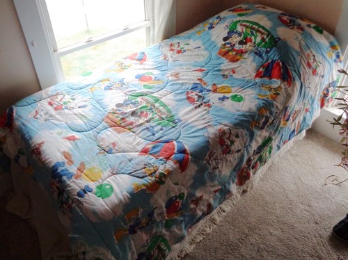 Walt Disneys Mickey Mouse & Friends Twin/Full Comforter Blanket ~ 83x76" Vintage - Picture 3 of 10