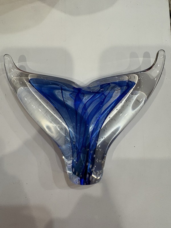 Scott Hartley 2011 Signed Infinity Art Glass Whale Fishtail Figurine Paperweight