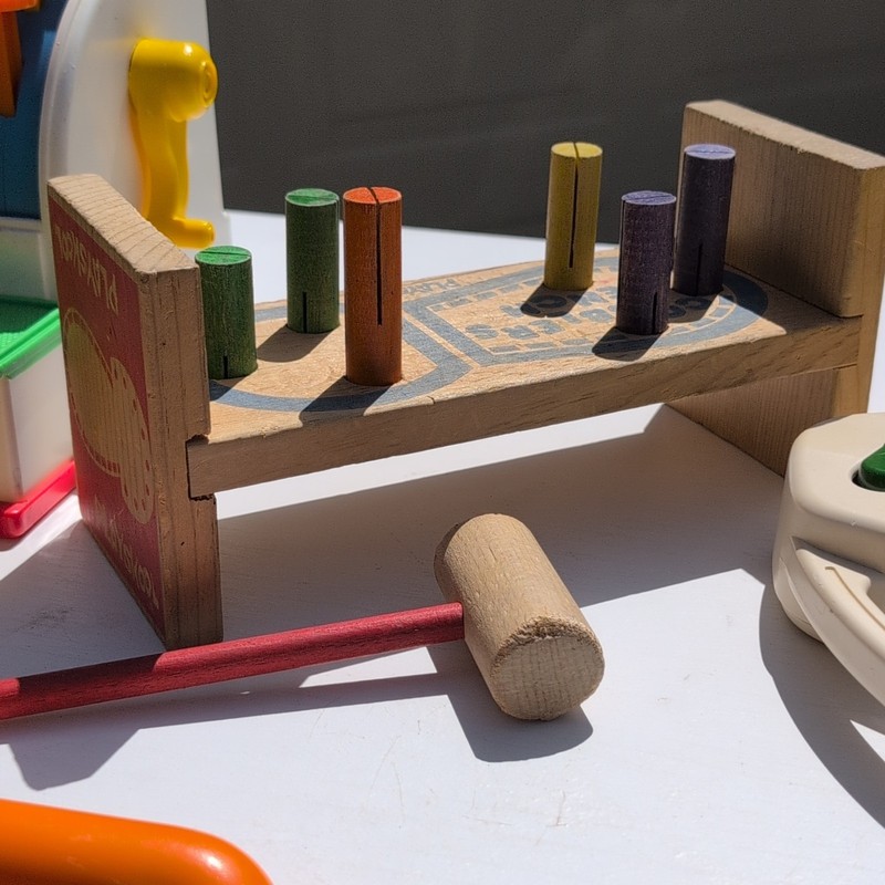 Wooden Peg Pounding Hammer Bench Toy w/ Wooden Mallet, 6 Colored Pegs
