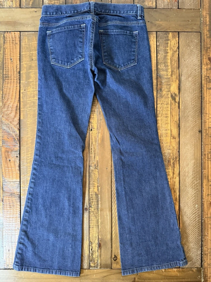 Calça jeans LOFT Ann Taylor feminina moderna flare tamanho 6 lavagem escura elástica - Imagem 2 de 4