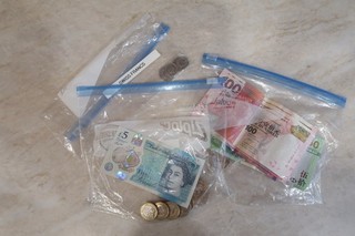 Lot of In Circulation Foreign Currency Swiss UK Hong Kong