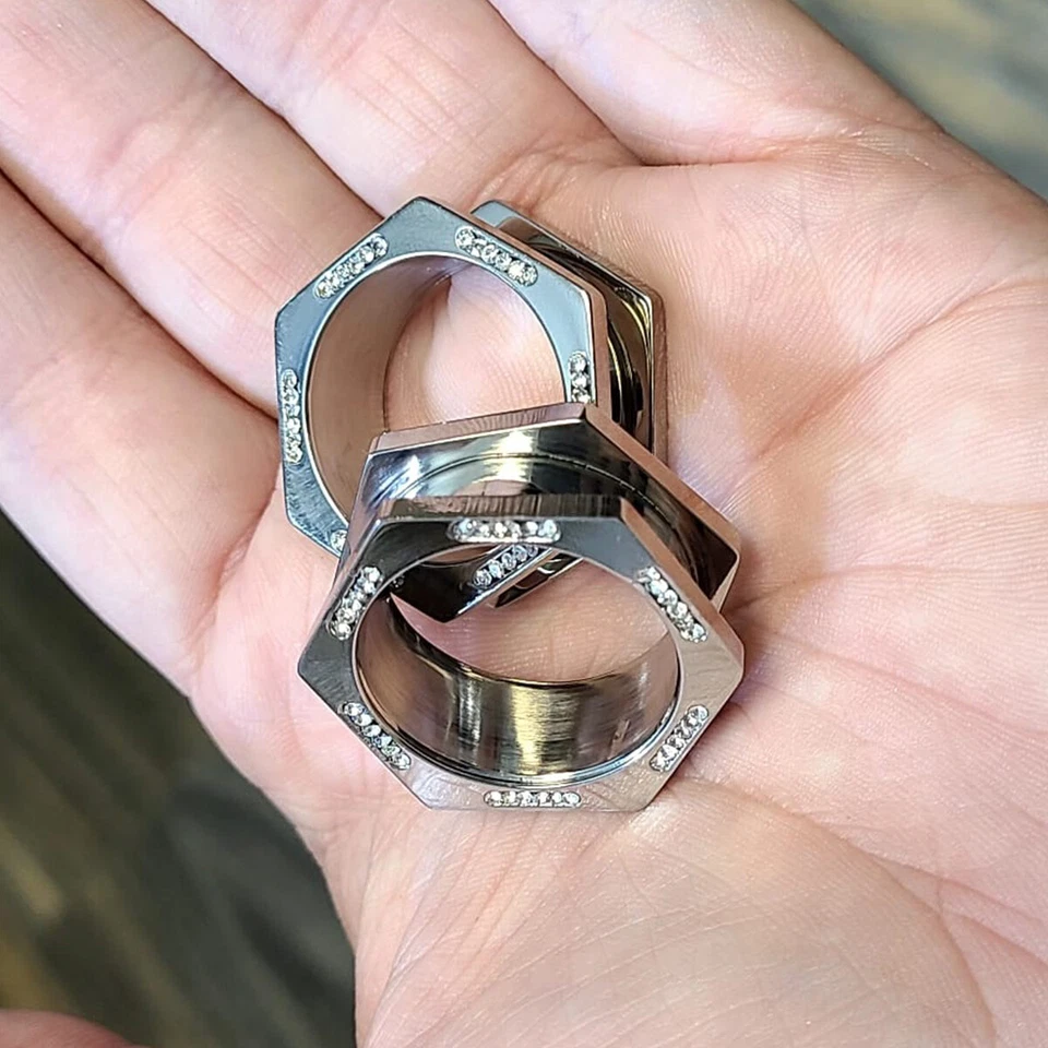 Par de tapones para los oídos con joyas de circonita cúbica transparentes de túneles hexagonales de acero quirúrgico Foto 4 de 4