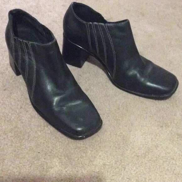 Comfortable Classic Leather CLARKS Block Heel Mid… - image 4