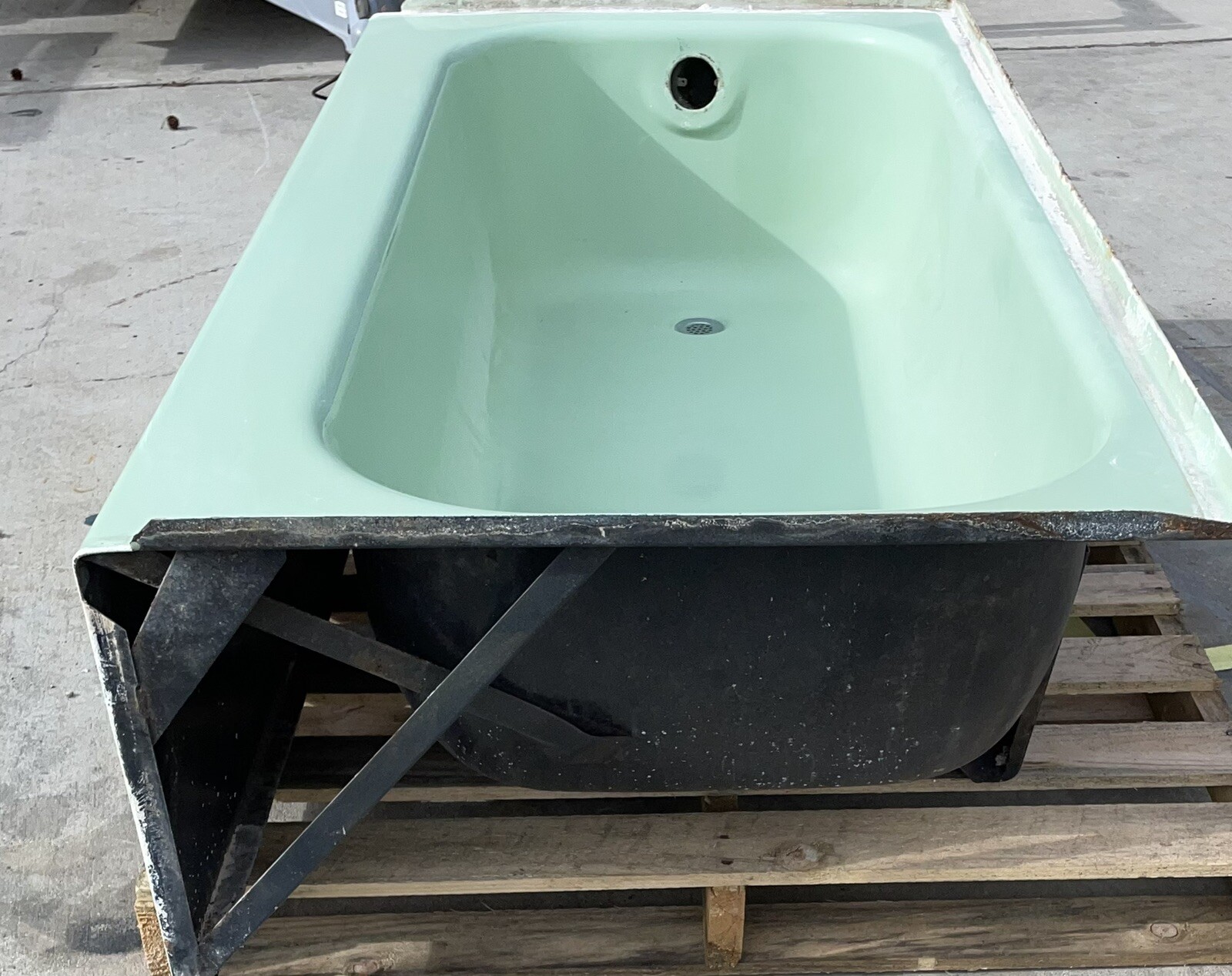 1955 STANDARD MID CENTURY JADEITE Seafoam GREEN Pressed Steel BATHTUB