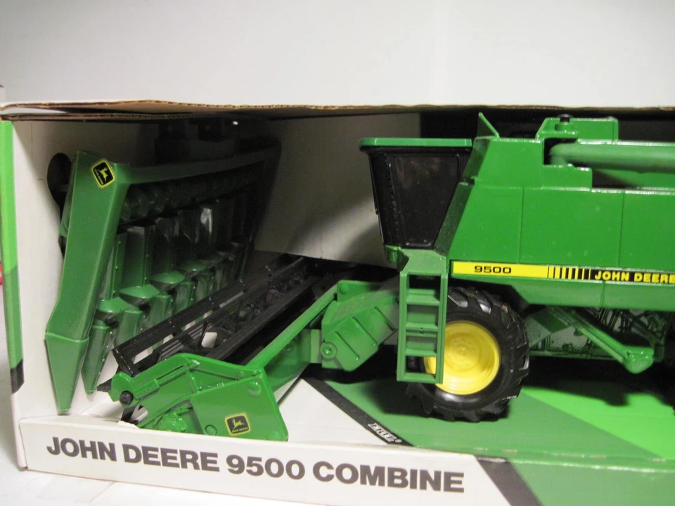 John Deere Farm Toy Tractor "9500" Combine Ertl NIB - Image 2 of 4