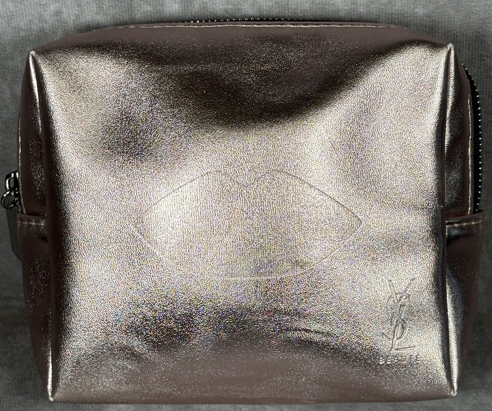 Borsa da viaggio Yves Saint Laurent oro rosa beauty pouch trucco cosmetici labbra