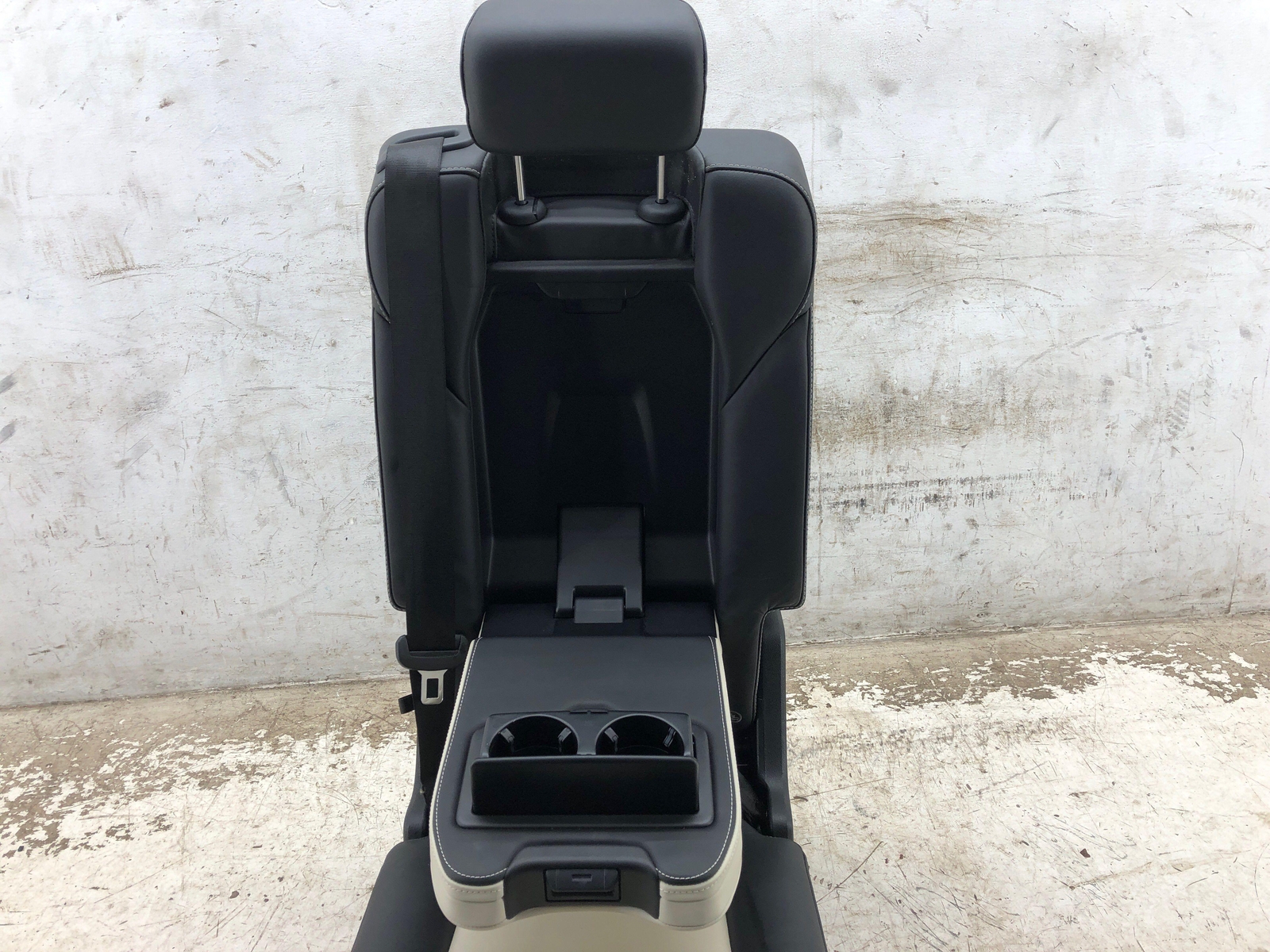 2016-2020 BENTLEY BENTAYGA 2ND ROW CENTER SEAT BLACK/BEIGE *SMALL STAIN *DETAILS