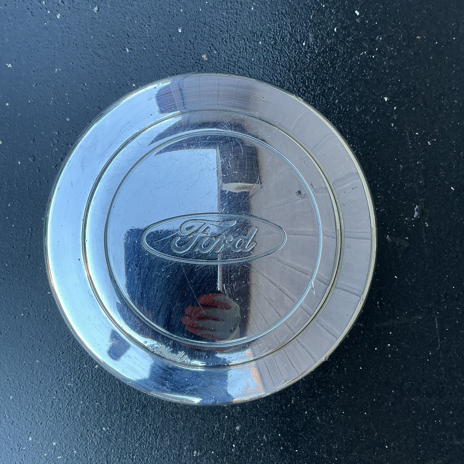 1999 - 2004 FORD F250 F350 SD CHROME CENTER CAP REAR OEM F81A-1A096-JC E2