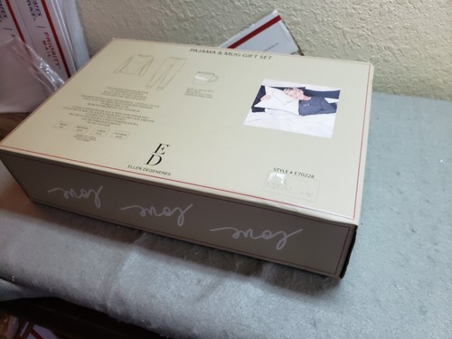 Ellen Degeneres Pajama & Mug Set, New in open box, Pajama size M - Picture 13 of 13