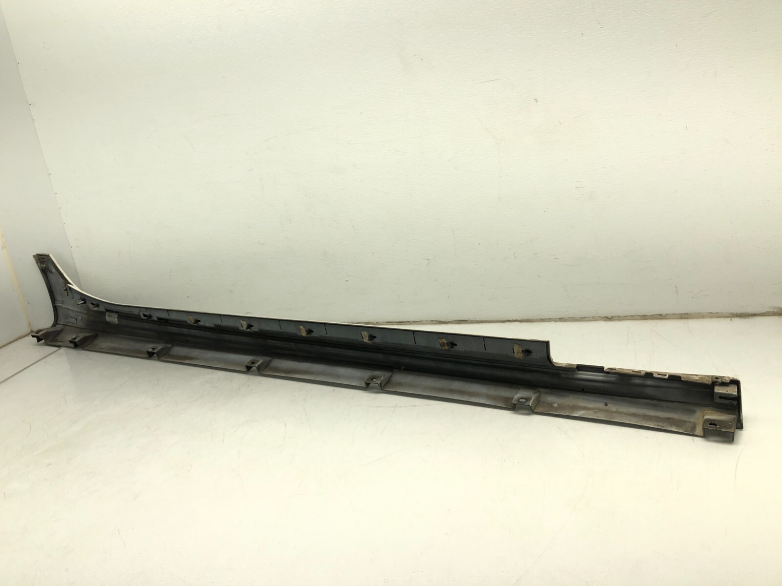 2014-2017 MASERATI GHIBLI SQ4 LEFT DRIVER SIDE SKIRT ROCKER PANEL OEM.