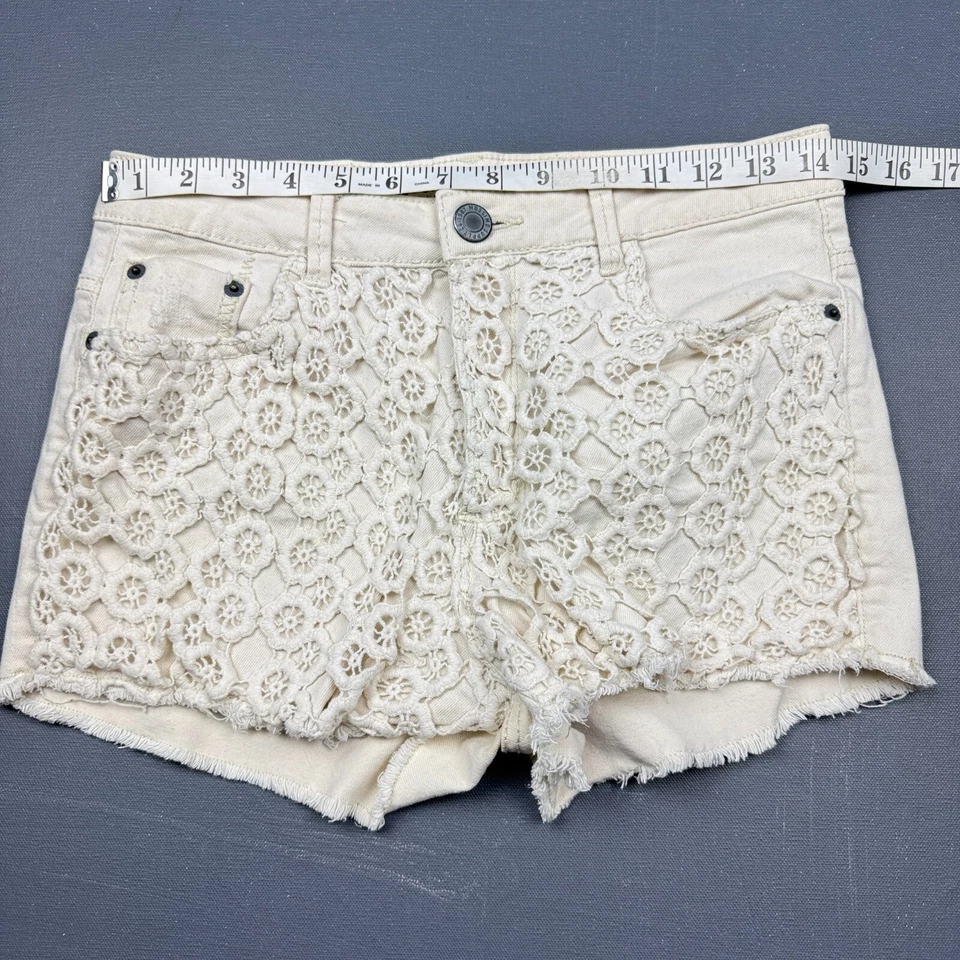 Mossimo High Rise Shorts Women’s 11 Juniors Ivory Crochet Lace Denim Frayed Cute - Image 4 of 4
