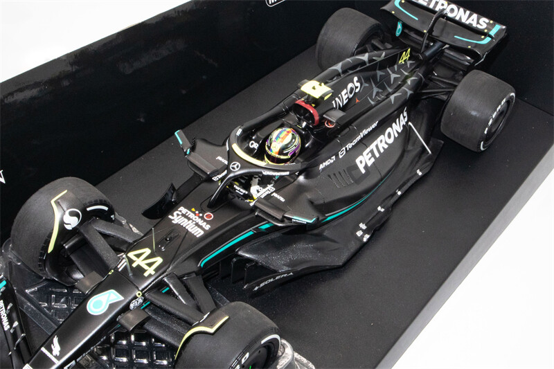 MINICHAMPS 1:18 F1 2023 PETRONAS W14 E PERFORMANCE #63 / #44 MINICHAMPS 1:18 F1 2023 PETRONAS W14 E PERFORMANCE #63 / #44