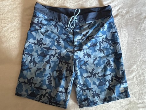 Vineyard Vines X Shark Week ~ Herren Boardshorts blau Camouflage ~ Bundweite 34