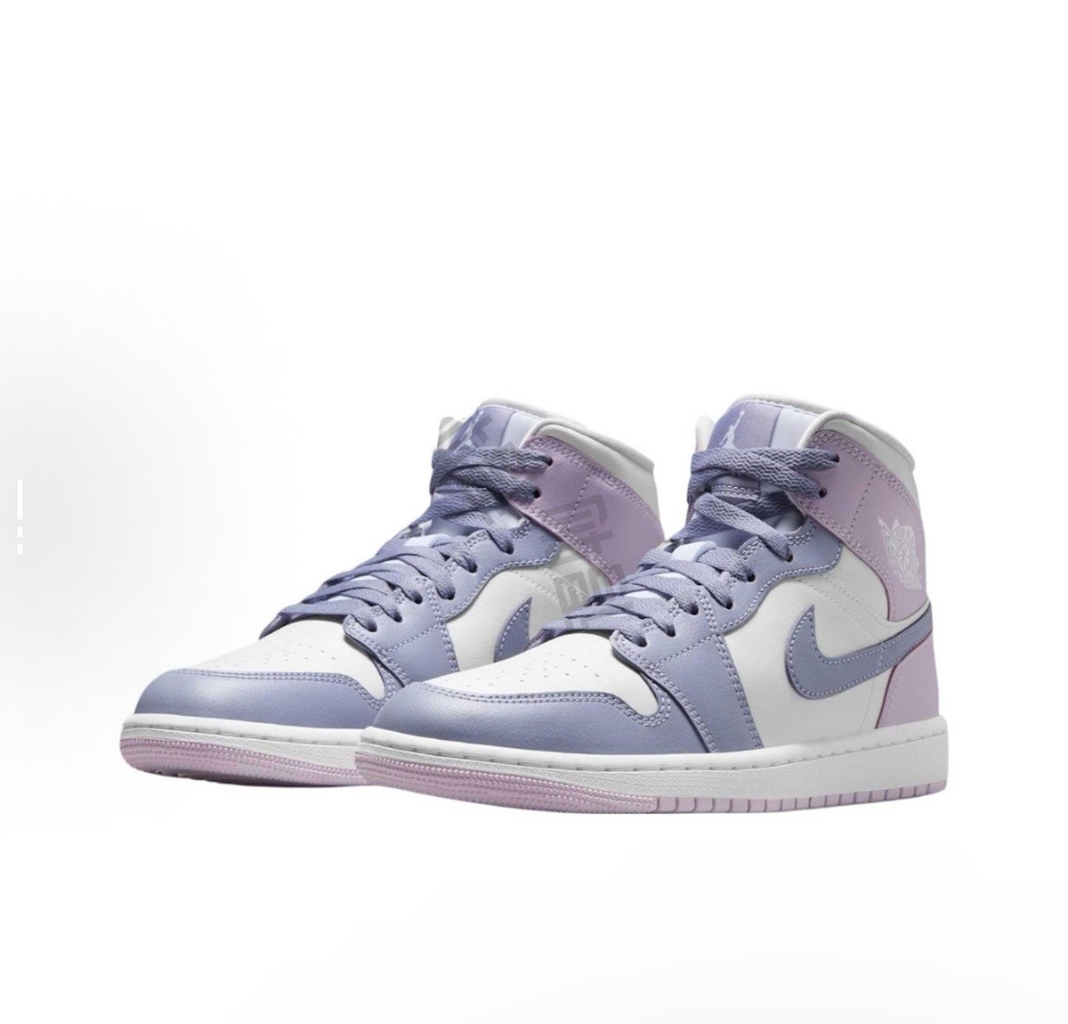 ほぼ未使用 Jordan1 Air Jordan 1 Mid Strawberries Pink and Cream BQ6472-186