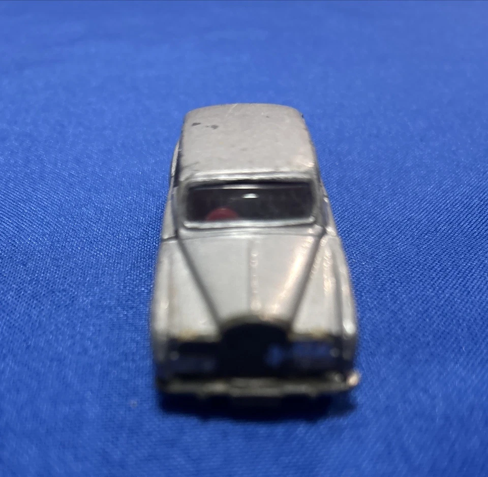 Yat Ming 1970 Rolls Royce Phantom VI Diecast Car 1/64 Gray Silver 060424WT-M - Image 3 of 4