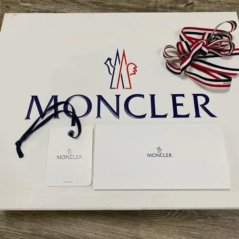 Moncler Abuche Down Puffer Jacket 2 Size - Pre-Owned thumbnail 6