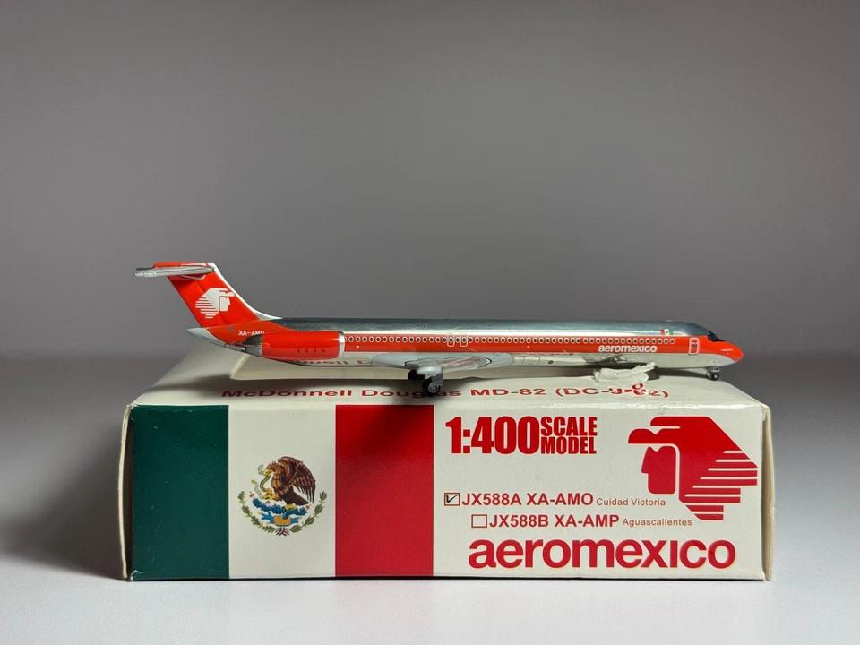 JC Wings 1:400 Aeromexico McDonnell Douglas MD-82 XA-AMO Orange Stripe polished - Image 2 of 2