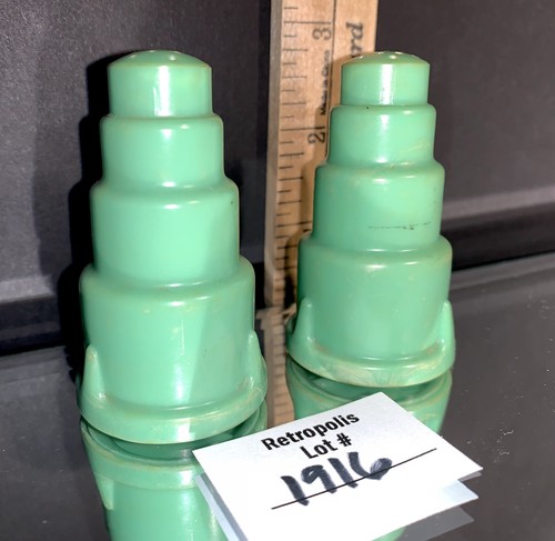 Art Deco Mid-Century DAKA-WARE BAKELITE Green Salt & Pepper Shakers Tiered Cake