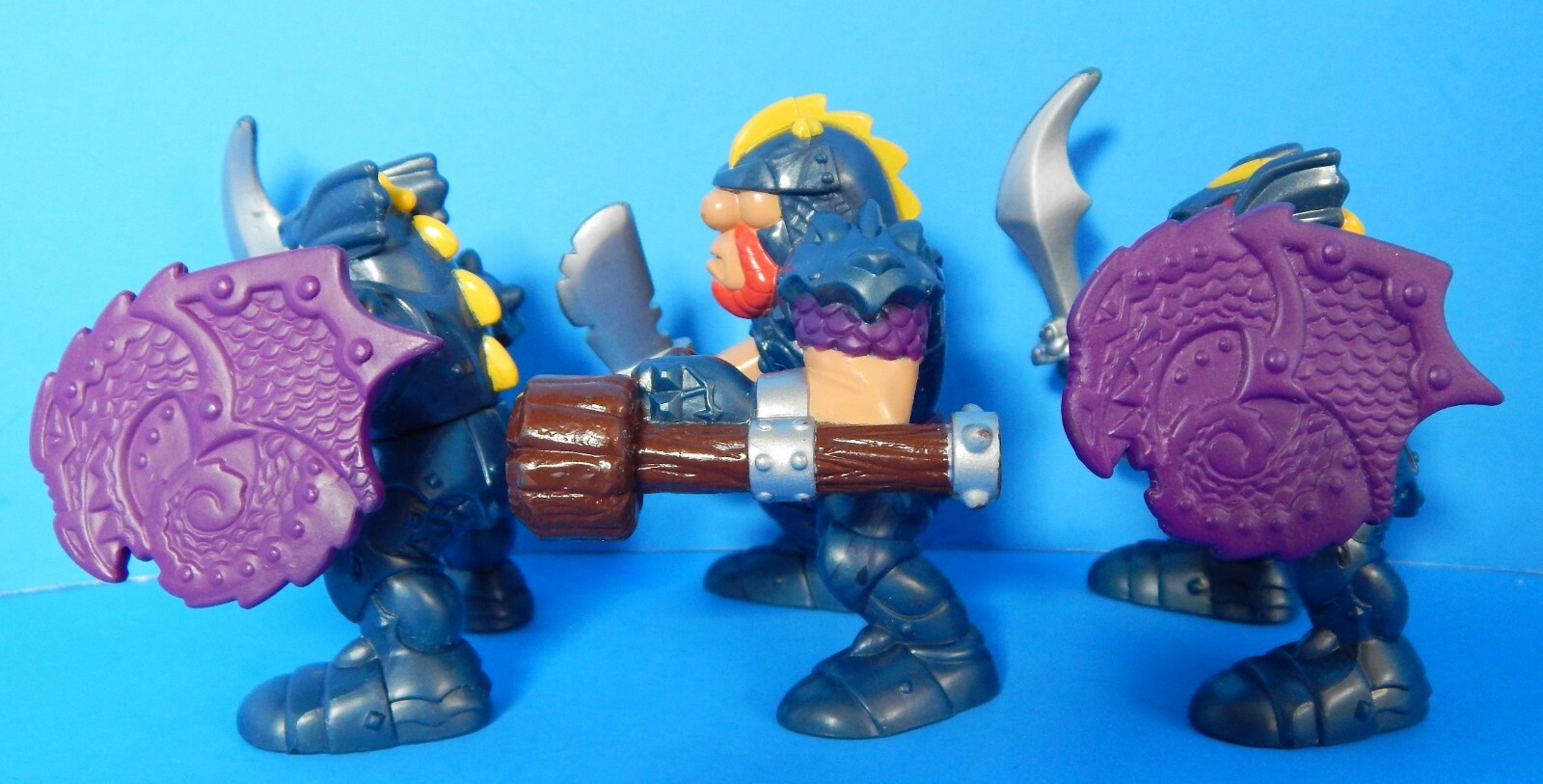 FISHER PRICE IMAGINEXT GREAT ADVENTURES CASTLE GUARDS BLUE & PURPLE