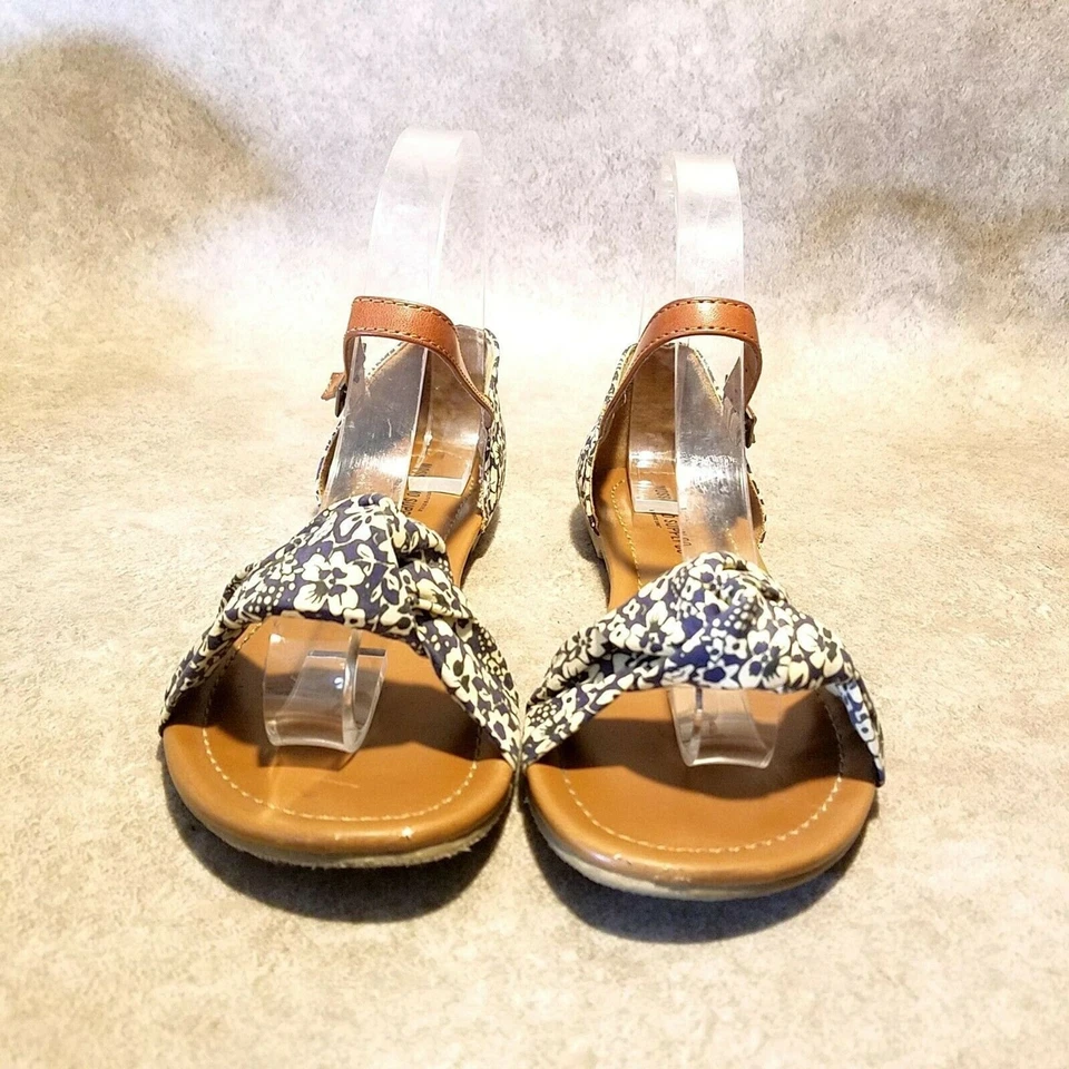 Sandalias Mossimo para mujer talla 6,5 M negras blancas punta abierta florales con correa al tobillo Foto 2 de 4