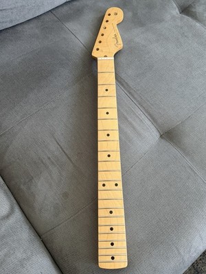 Fender Classic Series 50 s Stratocaster Soft V Neck 21 Vintage Frets Maple Neck