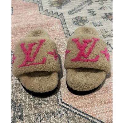 Louis Vuitton Women s Shearling Logo Slide Sandals Beige/Pink EU 36 US 4