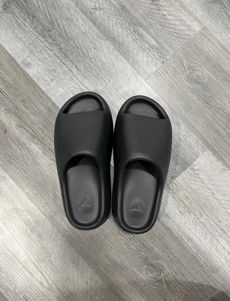 Adidas Yeezy Slide Onyx Para Hombre Talla 4-13 100% Auténtico *ENVÍO RÁPIDO* *SIN CAJA* Foto 2 de 3