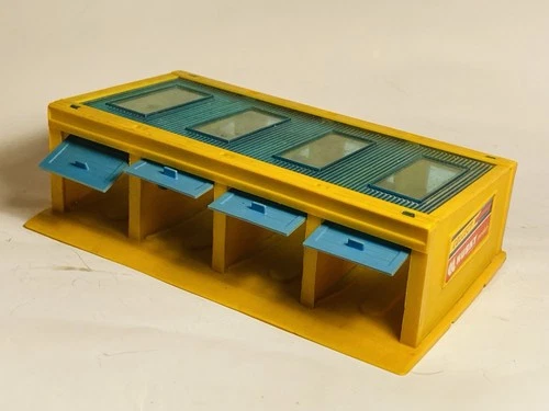 Corgi Juniors Multi Garage No.2001 - Very Good - Original Vintage (ref24)