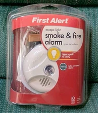 First Alert Smoke & Fire Alarm w/ Escape Light & Mute Button New/Sealed