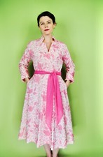 1950s 1960s Vintage Quilted Pink  White Floral Fit and Flare Robe with Pockets