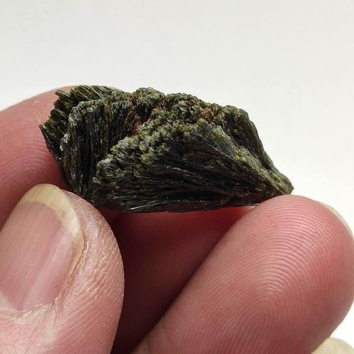 18g/4pcs Beautiful Natural Epidote Crystal Cluster Specimen , Pakistan 0052 - Picture 8 of 10