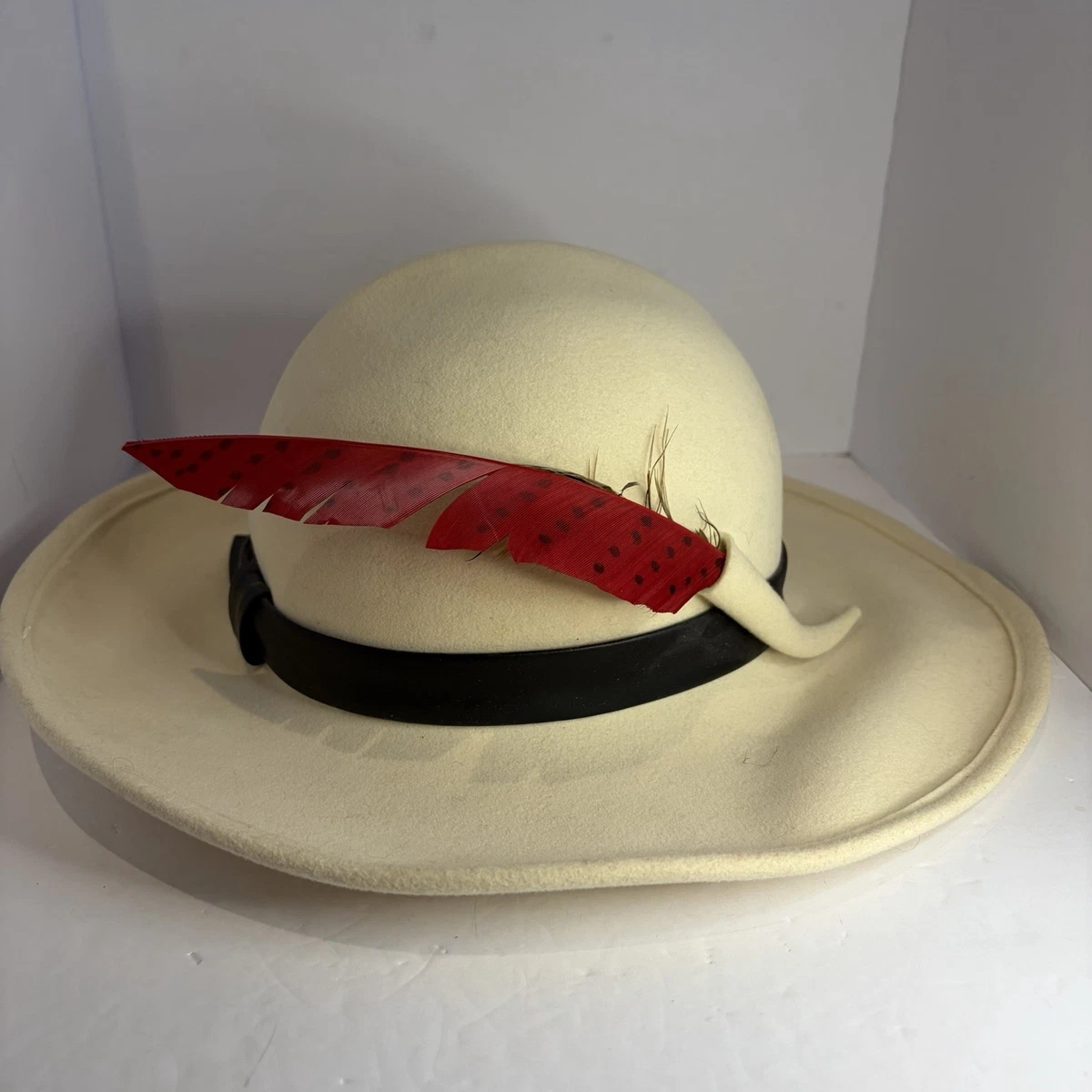 STYLISH DESIGNER 1960s\' OFF WHITE FEDORA + GROSGRAIN TRIM + FEAHTERS Bailey of Hollywood Crushable Litefelt Fedora – Fedoras.com main image 2