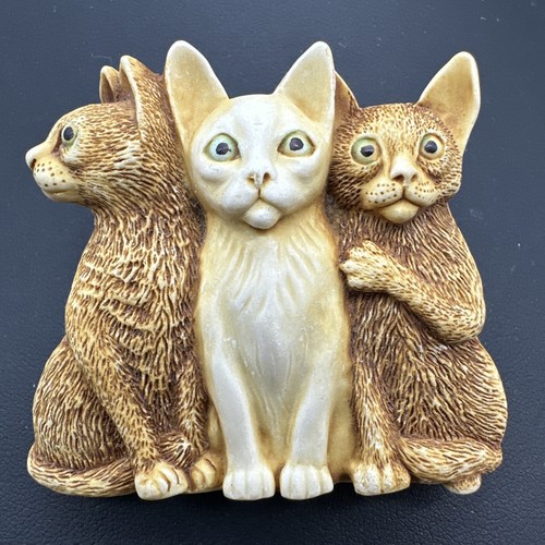 Vintage Harmony Kingdom Royal Watch Scared Cats Resin Brooch/Pin Retired 1997